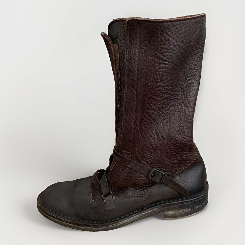 MOMA Boots